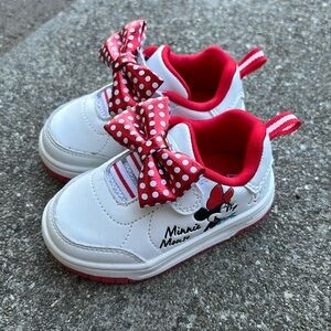 Minnie Mouse shoes